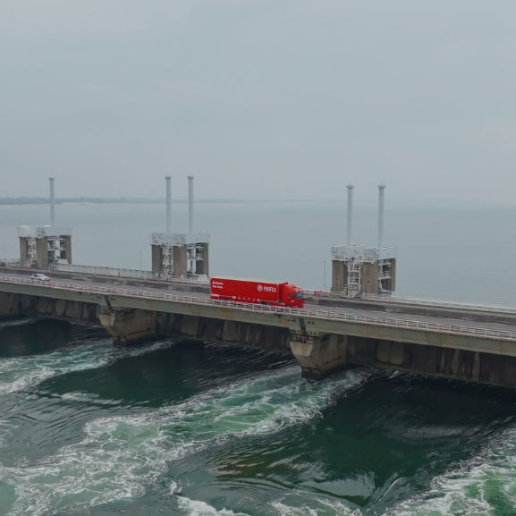 Truck_BE_Tegel_Links_577x676.png